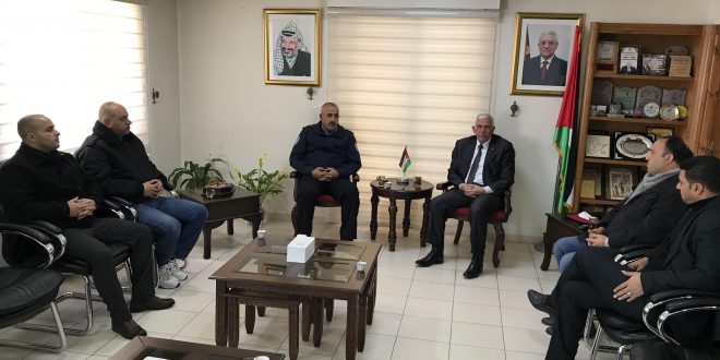 المحافظ حميد ومدير عام شرطة محافظة بيت لحم العقيد الحاج سبل حل الازمات المرورية بالريف الغربي