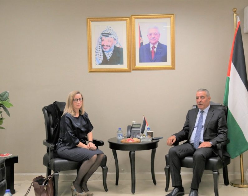 الشيخ يلتقي ممثلة كندا لدى دولة فلسطين