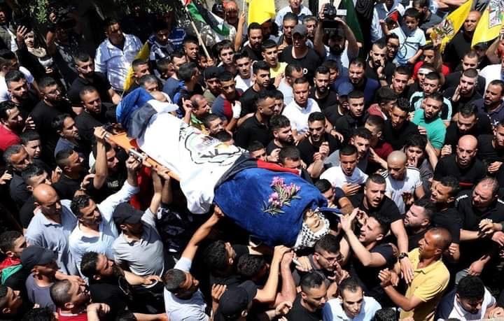 جنين- الآلاف يشيعون جثمان الشهيد بلال كبها إلى مثواه الأخير في يعبد