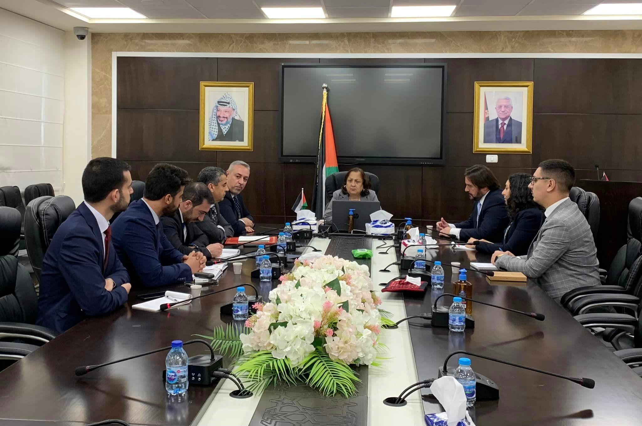 الكيلة تبحث تعزيز التعاون مع “بيكا” والوكالة التشيلية للتعاون والبنك الإسلامي للتنمية