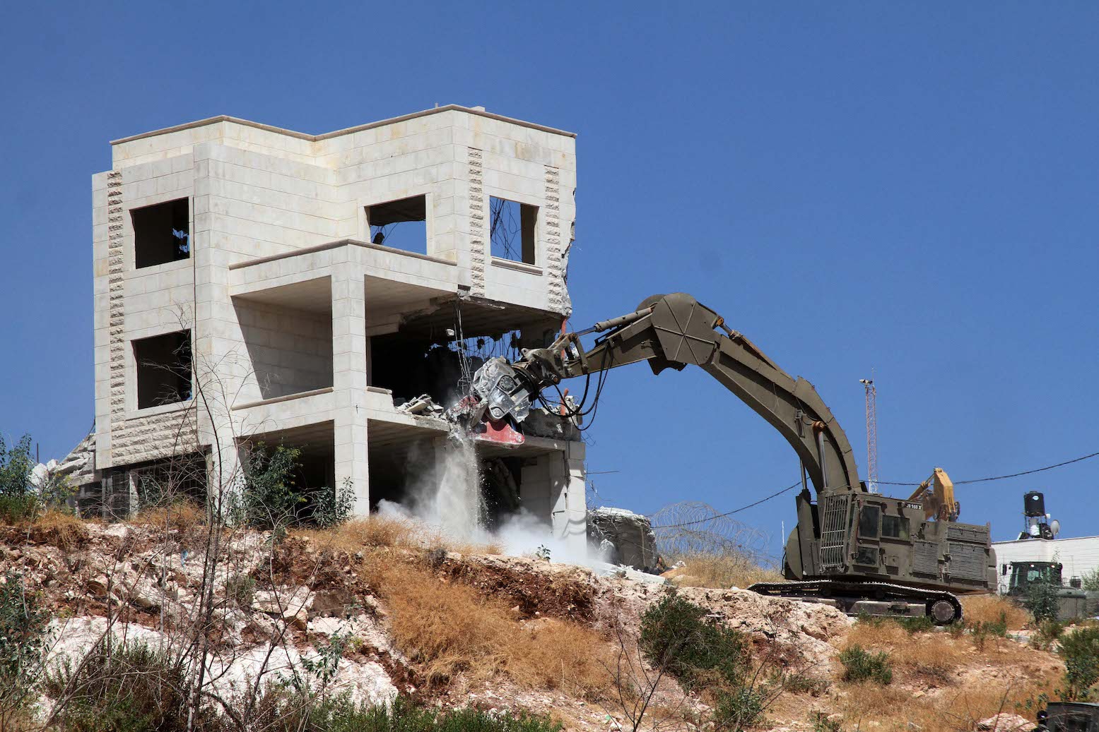 القدس-الاحتلال يهدم منزلين في صور باهر جنوب القدس