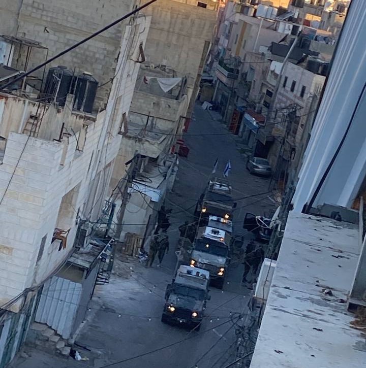 الخليل-إصابة شاب برصاص الاحتلال في مخيم الفوار